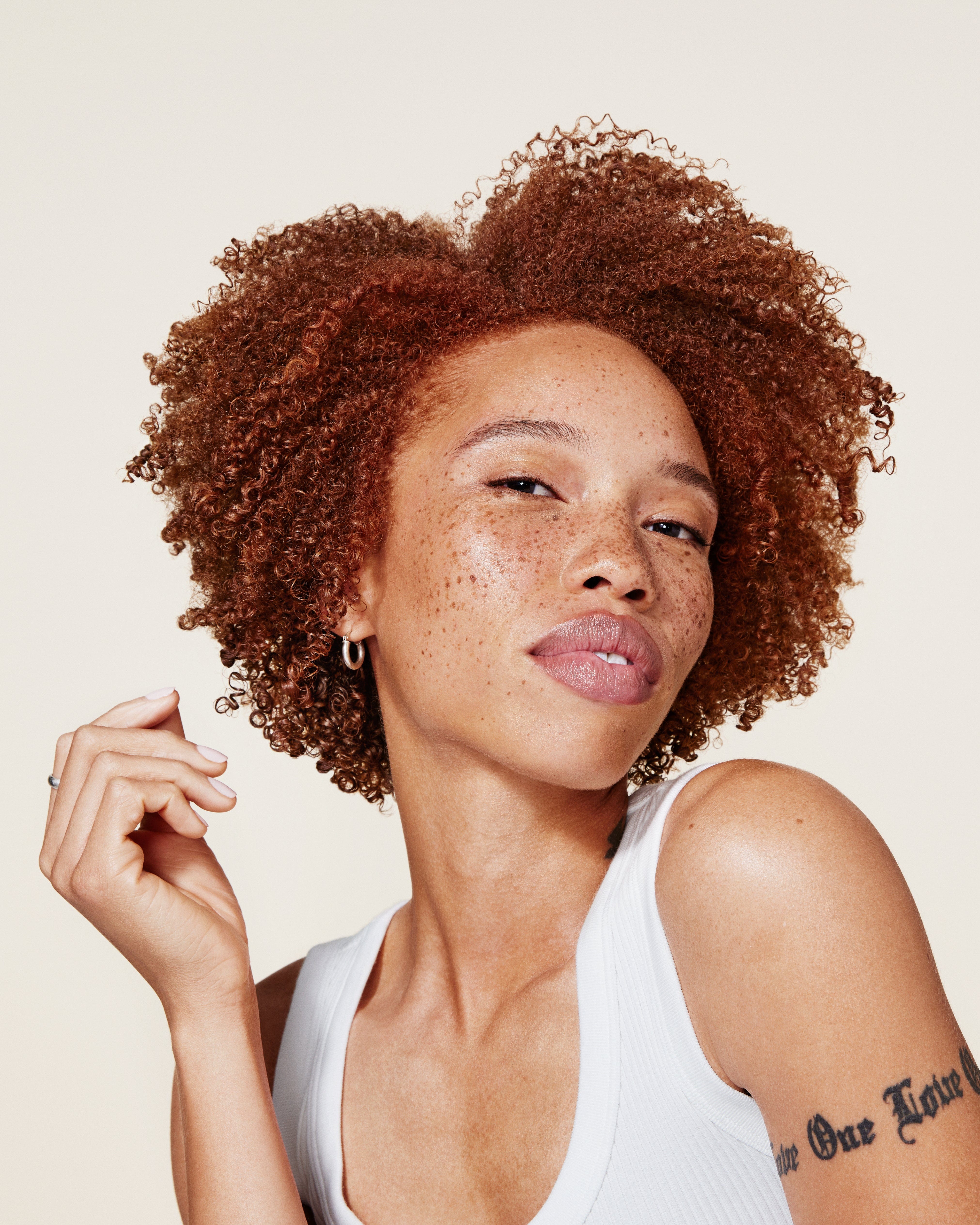 Moisturizing Conditioner with Hibiscus and Hemi15 - 4U by Tia - 4U